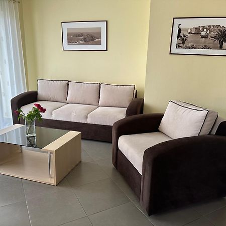 Spacious 1 Bedroom 4 Star Apartment, Млини Екстериор снимка