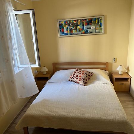 Spacious 1 Bedroom 4 Star Apartment, Млини Екстериор снимка