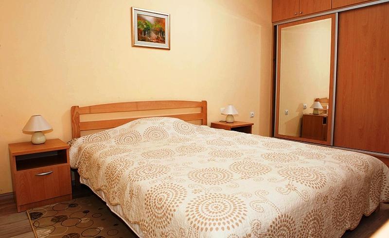 Spacious 1 Bedroom 4 Star Apartment, Млини Екстериор снимка