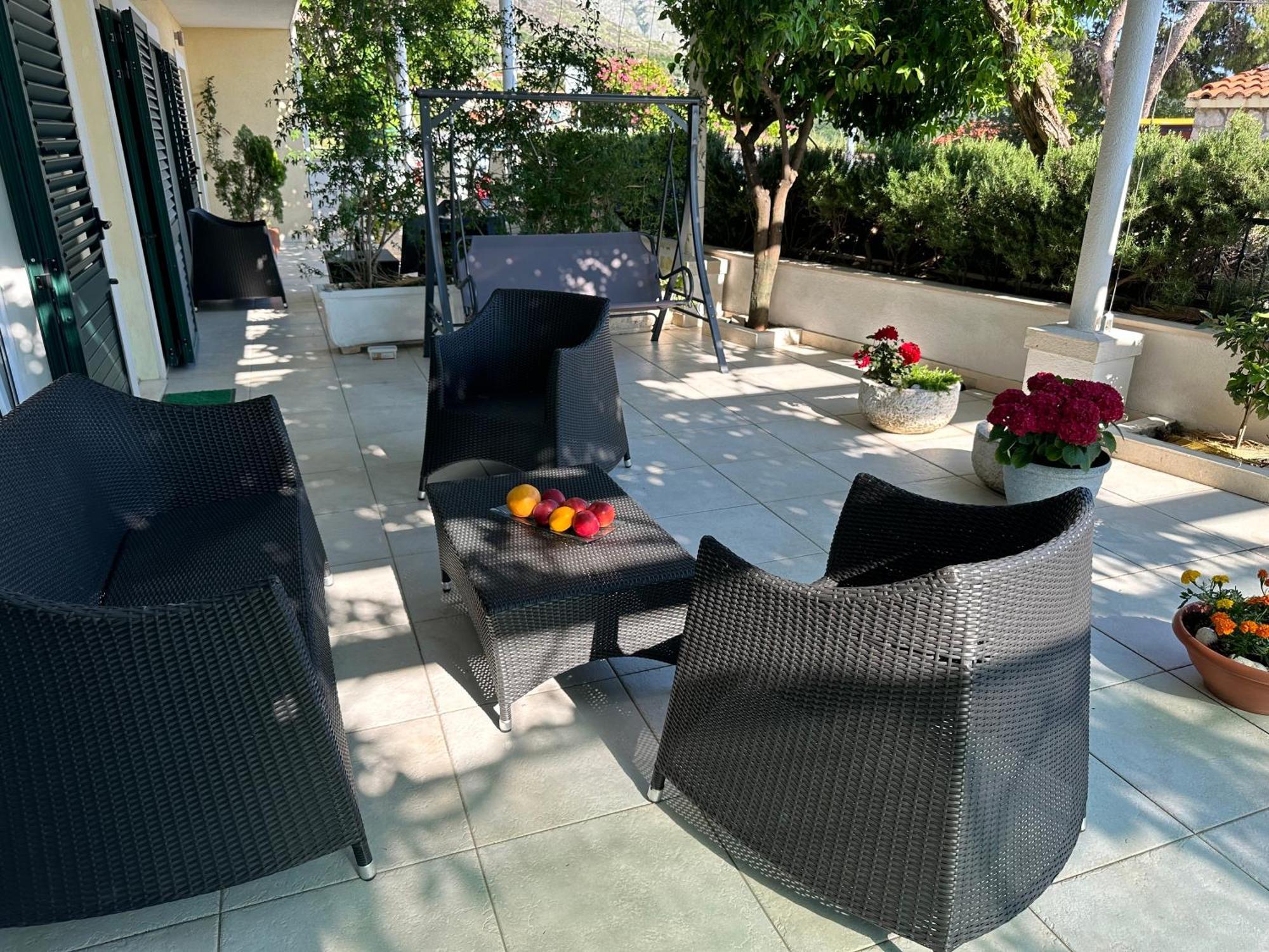 Spacious 1 Bedroom 4 Star Apartment, Млини Екстериор снимка