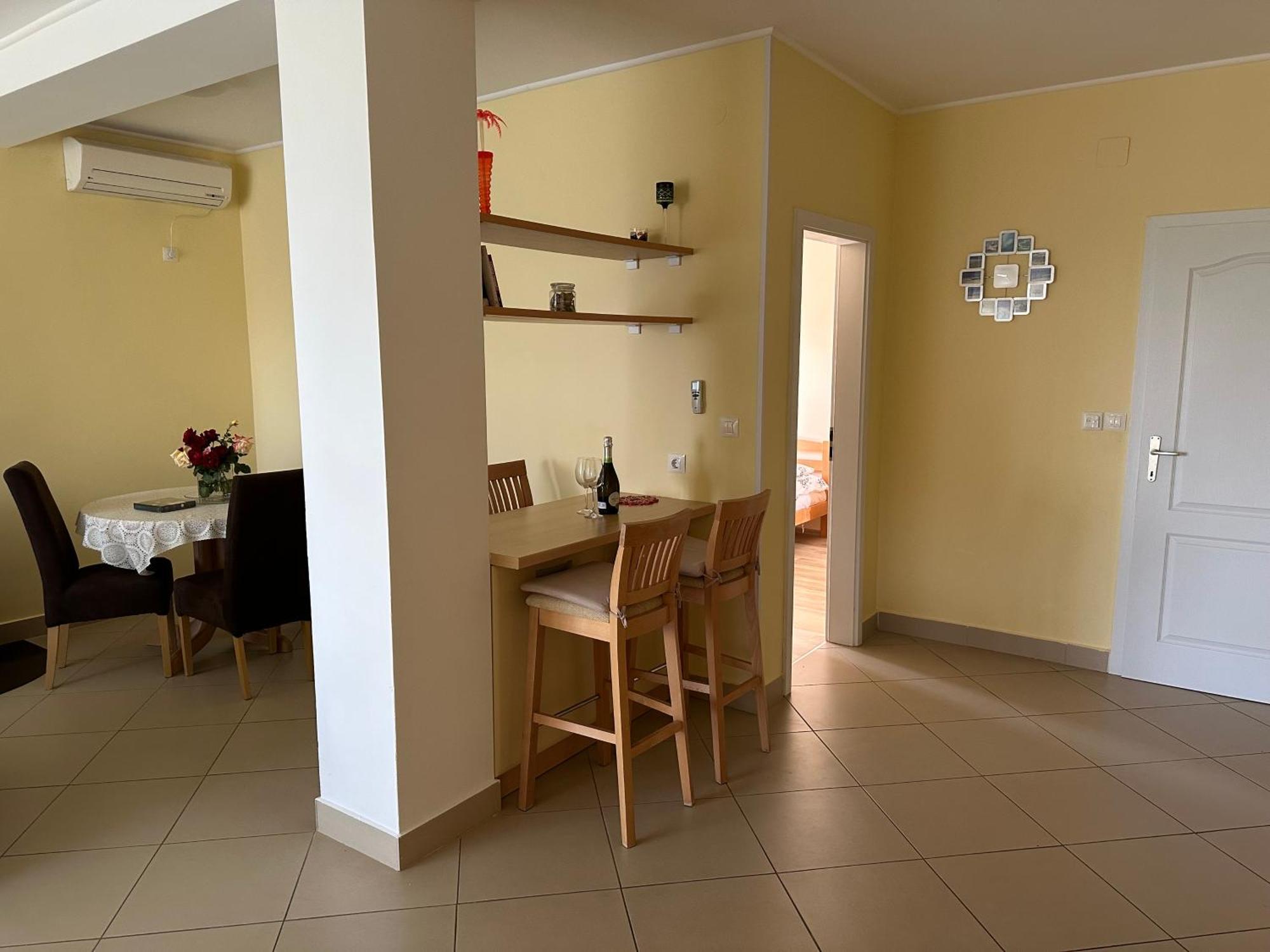 Spacious 1 Bedroom 4 Star Apartment, Млини Екстериор снимка