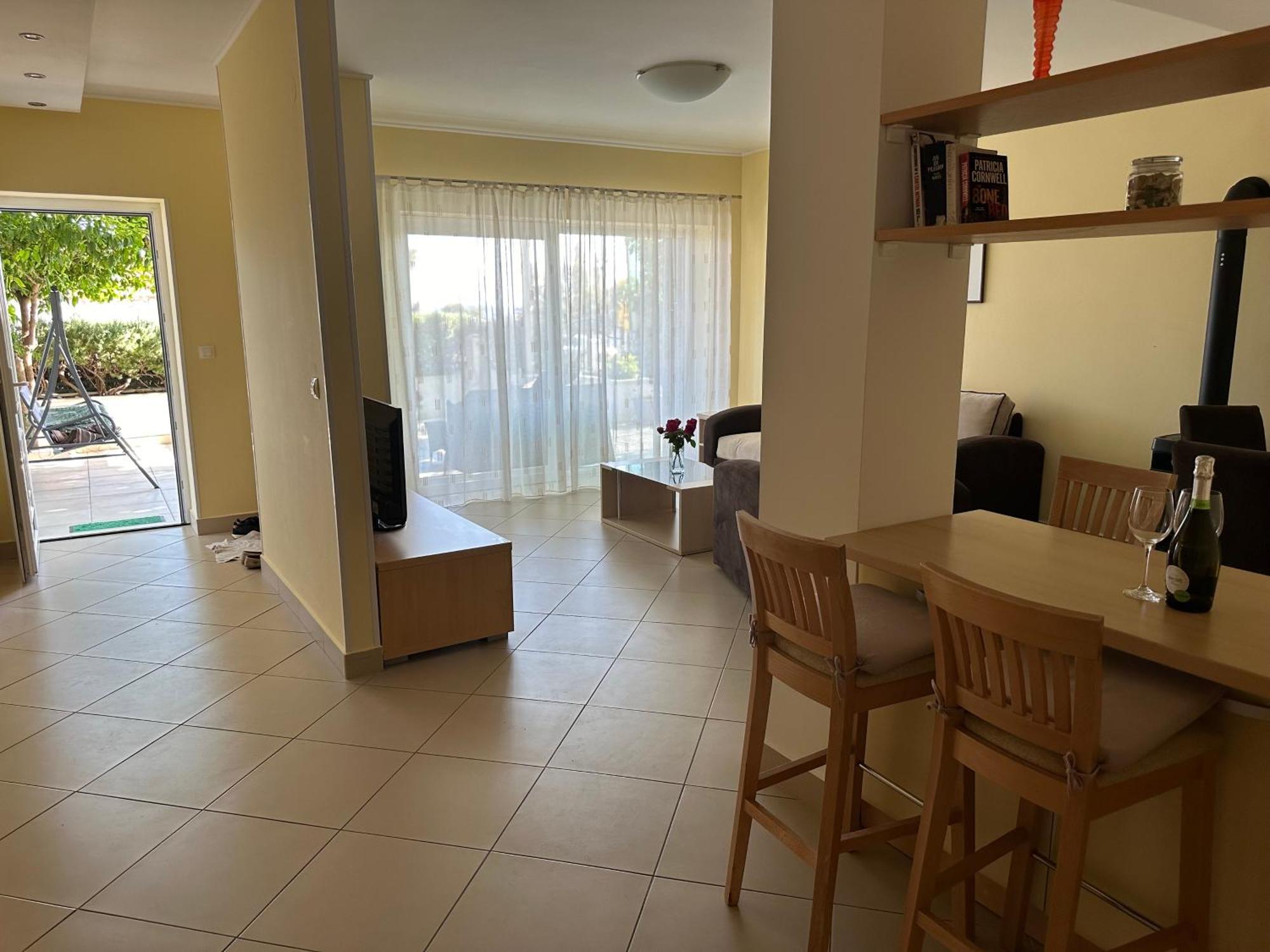 Spacious 1 Bedroom 4 Star Apartment, Млини Екстериор снимка