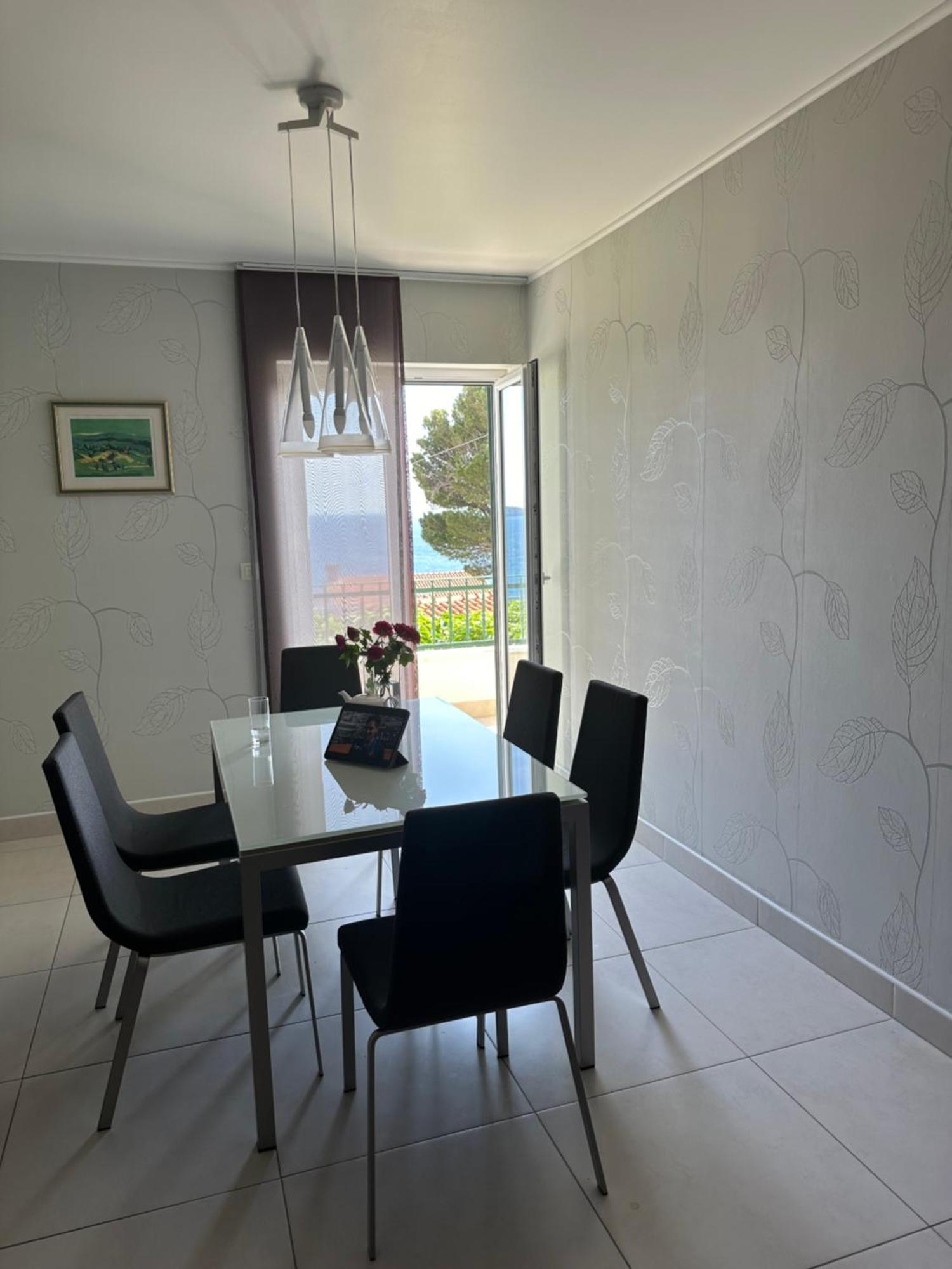 Spacious 1 Bedroom 4 Star Apartment, Млини Екстериор снимка