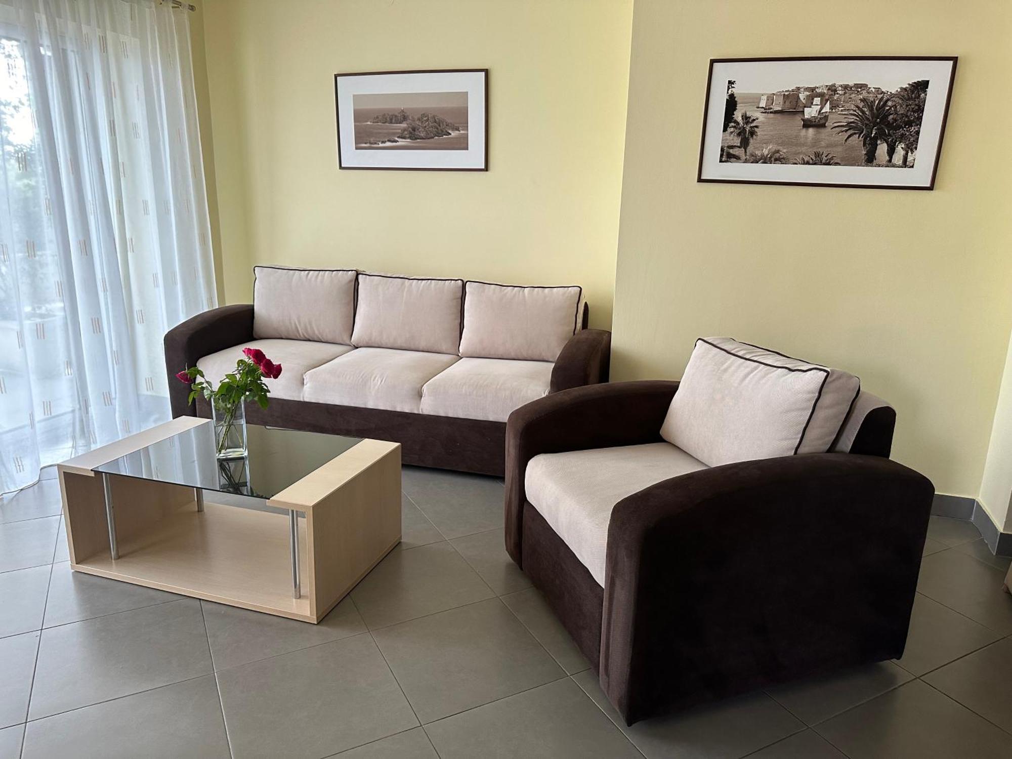 Spacious 1 Bedroom 4 Star Apartment, Млини Екстериор снимка