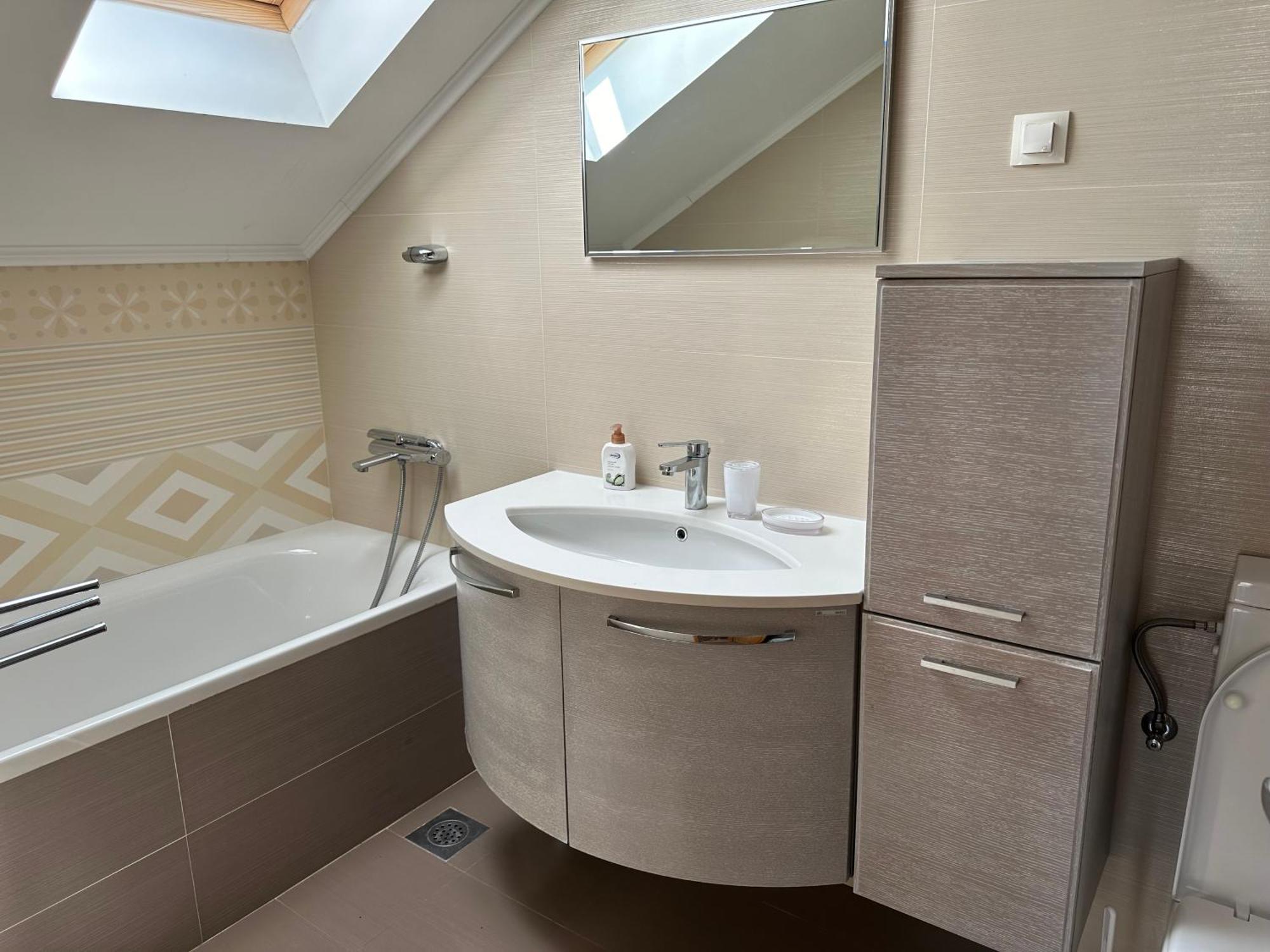 Spacious 1 Bedroom 4 Star Apartment, Млини Екстериор снимка