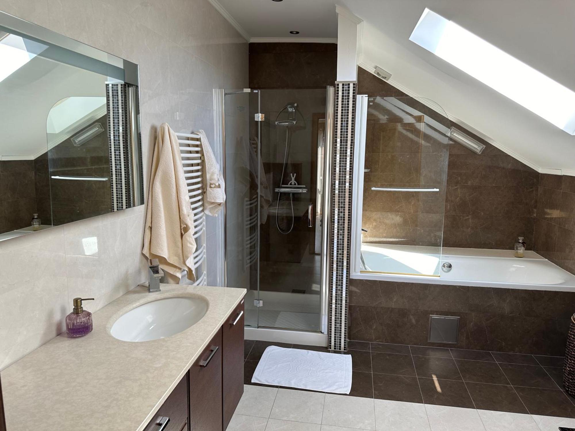 Spacious 1 Bedroom 4 Star Apartment, Млини Екстериор снимка