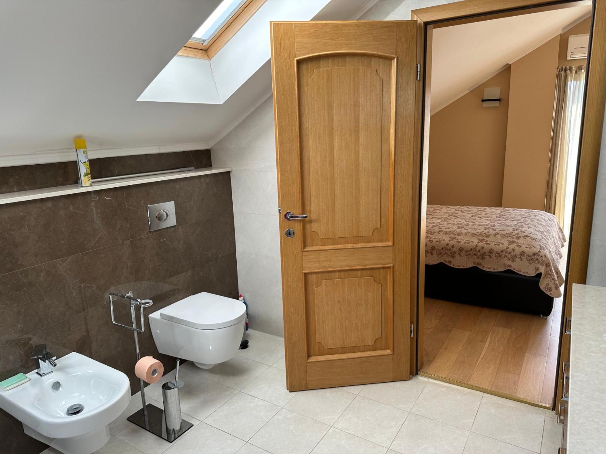 Spacious 1 Bedroom 4 Star Apartment, Млини Екстериор снимка