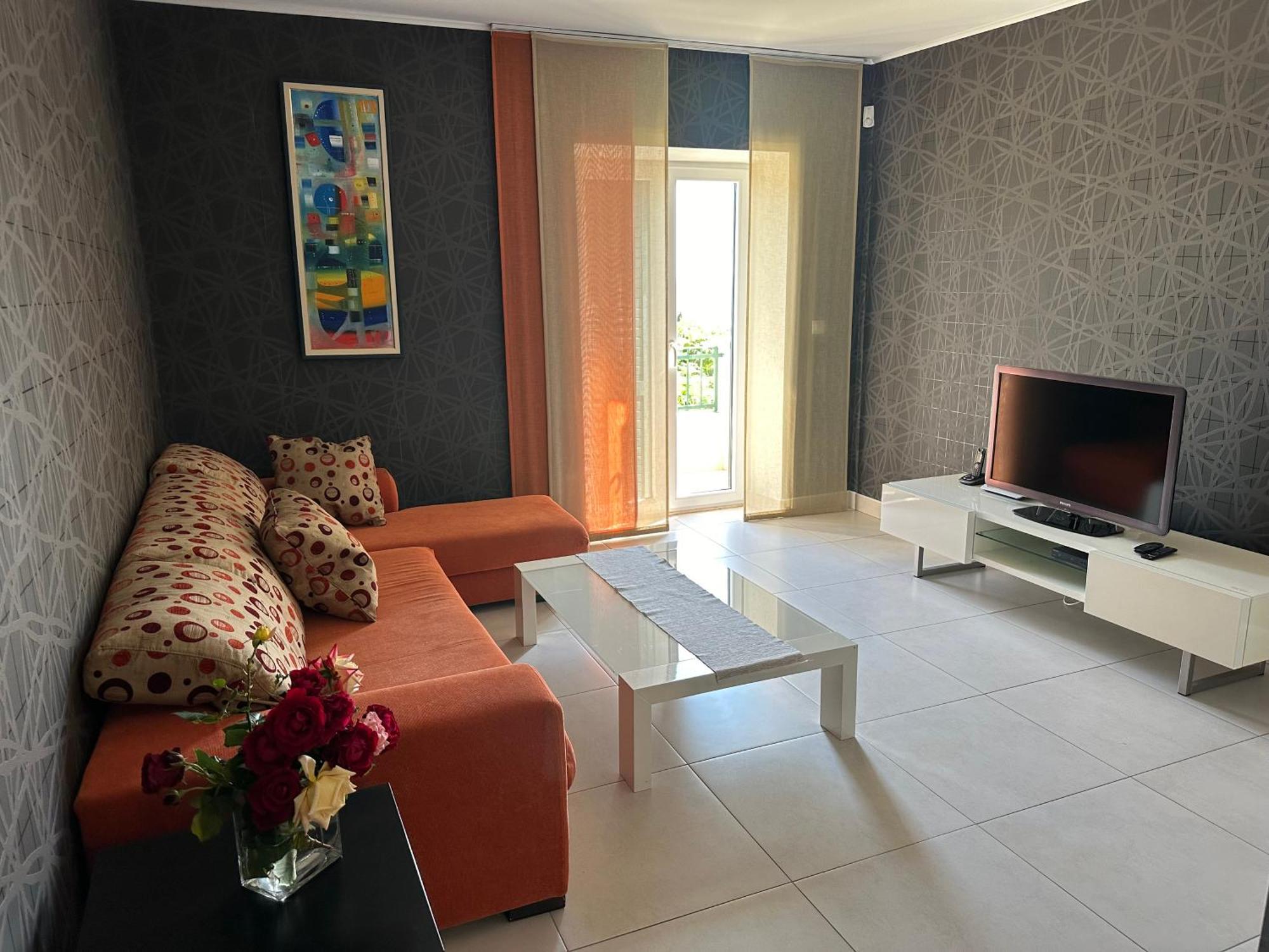 Spacious 1 Bedroom 4 Star Apartment, Млини Екстериор снимка